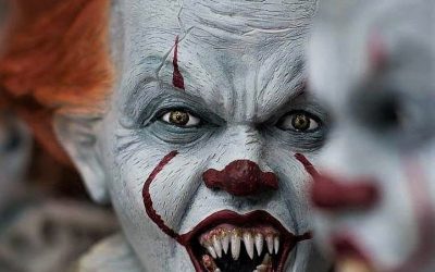 Ravenous EFX Floats down here With Pennywise Bust
