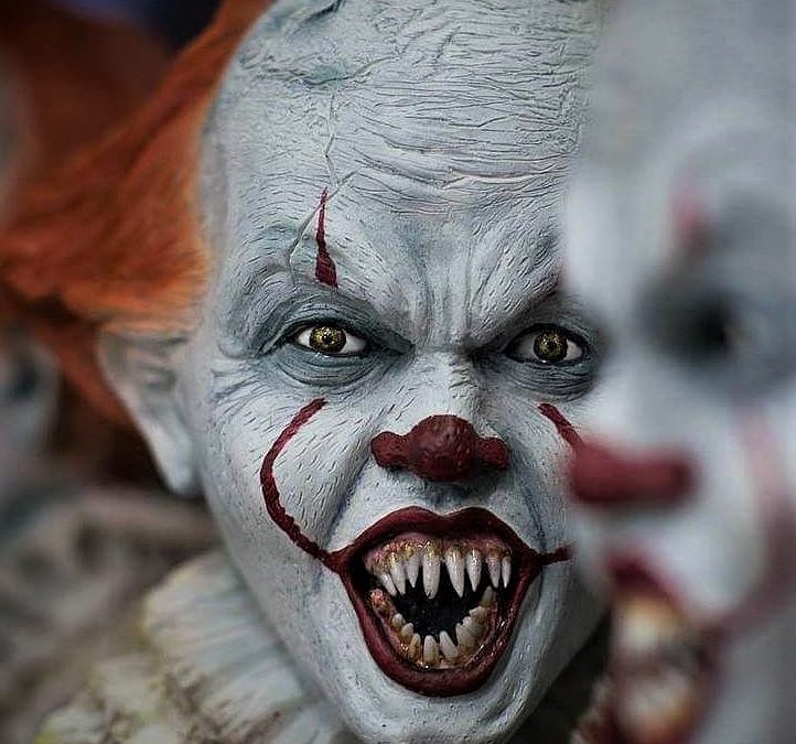 Ravenous EFX Floats down here With Pennywise Bust