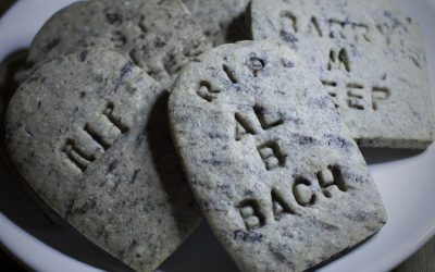 Creep out your holiday platters with these “COOKIES & CREAM TOMBSTONE COOKIES”