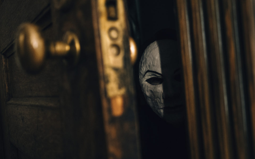 Exclusive Interview: Screenwriter Simon Barrett (“YOU’RE NEXT”) conducts a “SEANCE” as director, Part Two