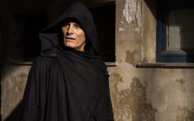 Witness some of David Cronenberg’s “CRIMES OF THE FUTURE” in new red-band trailer & photos